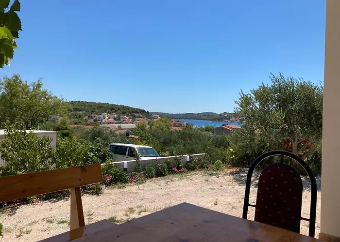 4 Bedroom Apartment In Tisno